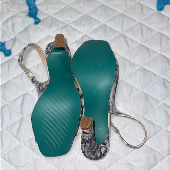 FSJ Women's White and Gray Slingback Heels - Picture 4 of 5